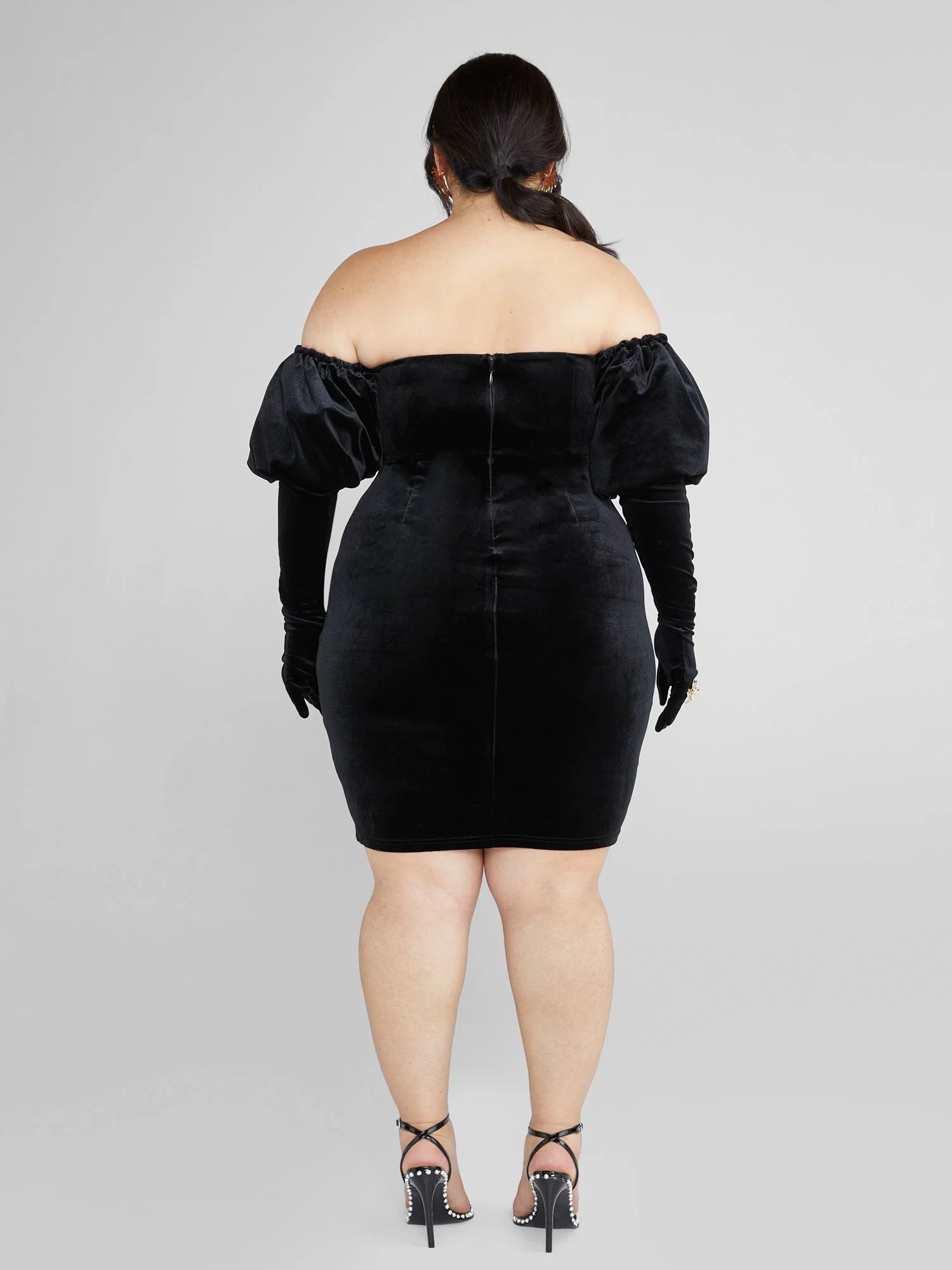 Andra Off-The-Shoulder Velvet Dress with Gloves - Image 4