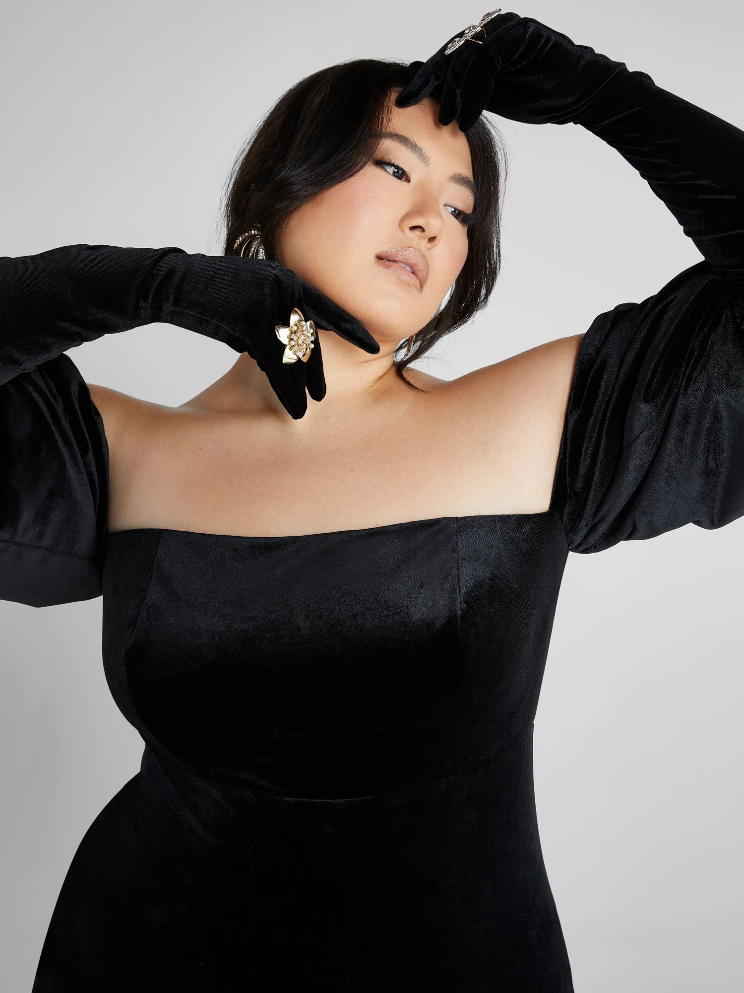 Andra Off-The-Shoulder Velvet Dress with Gloves - Image 7