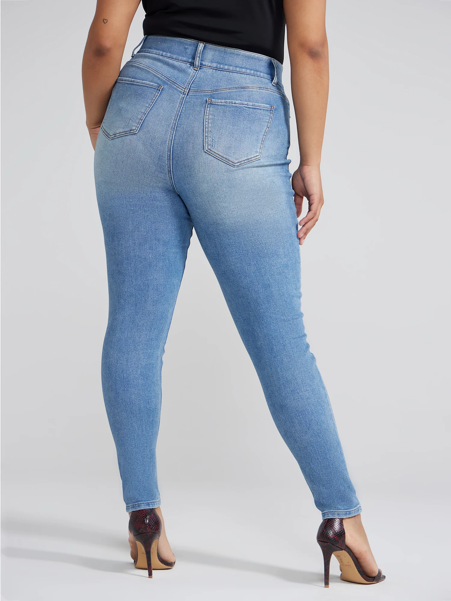 High Rise Curvy Fit Vintage Wash Skinny Jeans - Image 3