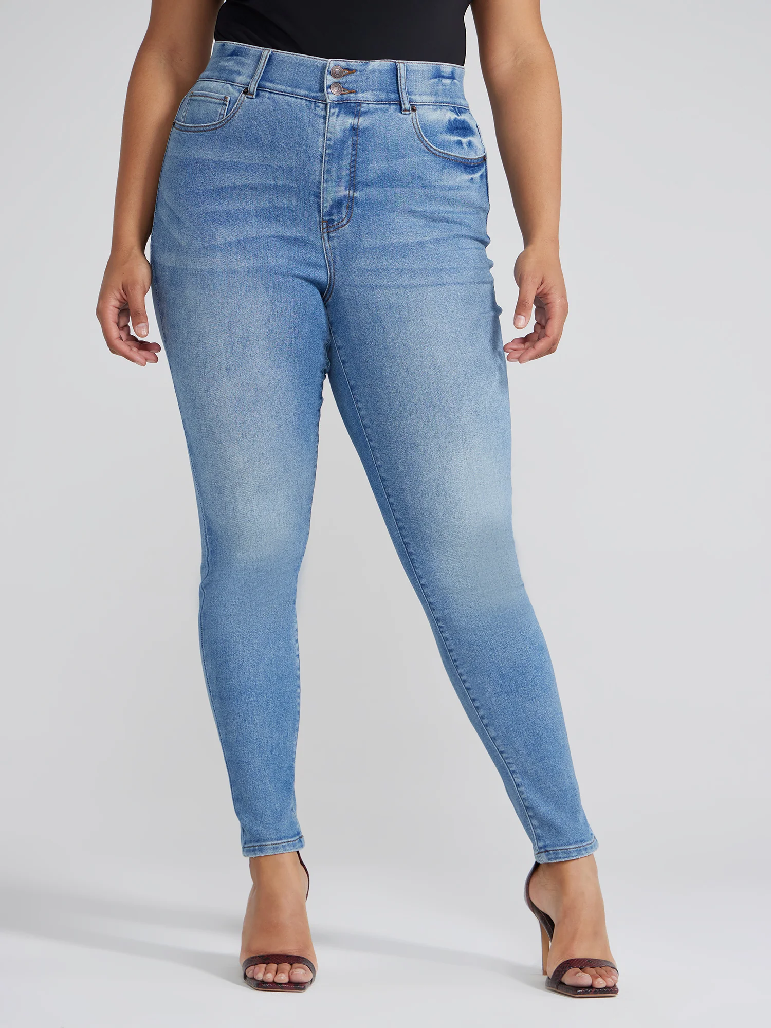 High Rise Curvy Fit Vintage Wash Skinny Jeans - Image 4