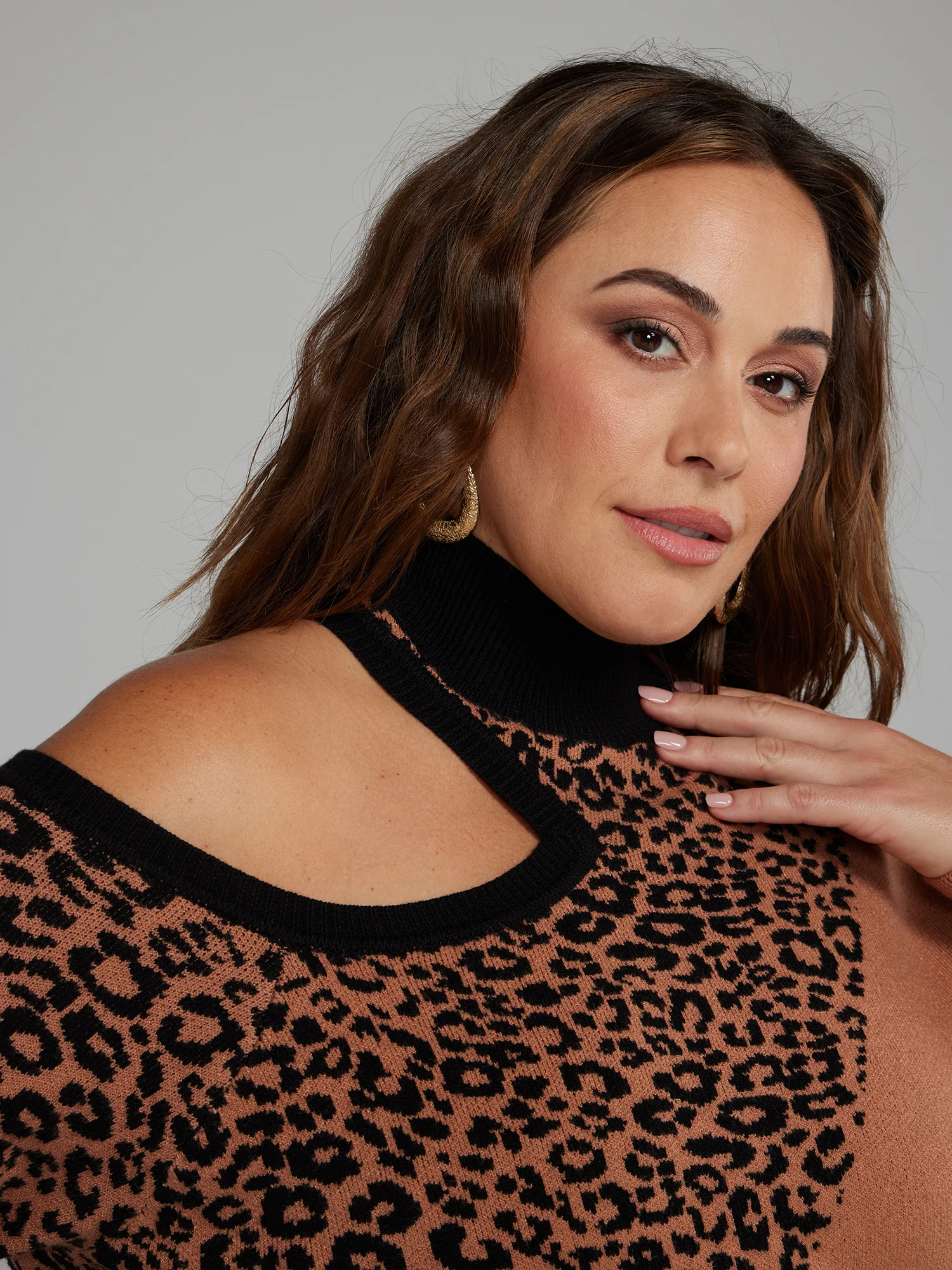 Colorblock Leopard Print Cutout Sweater - Image 4
