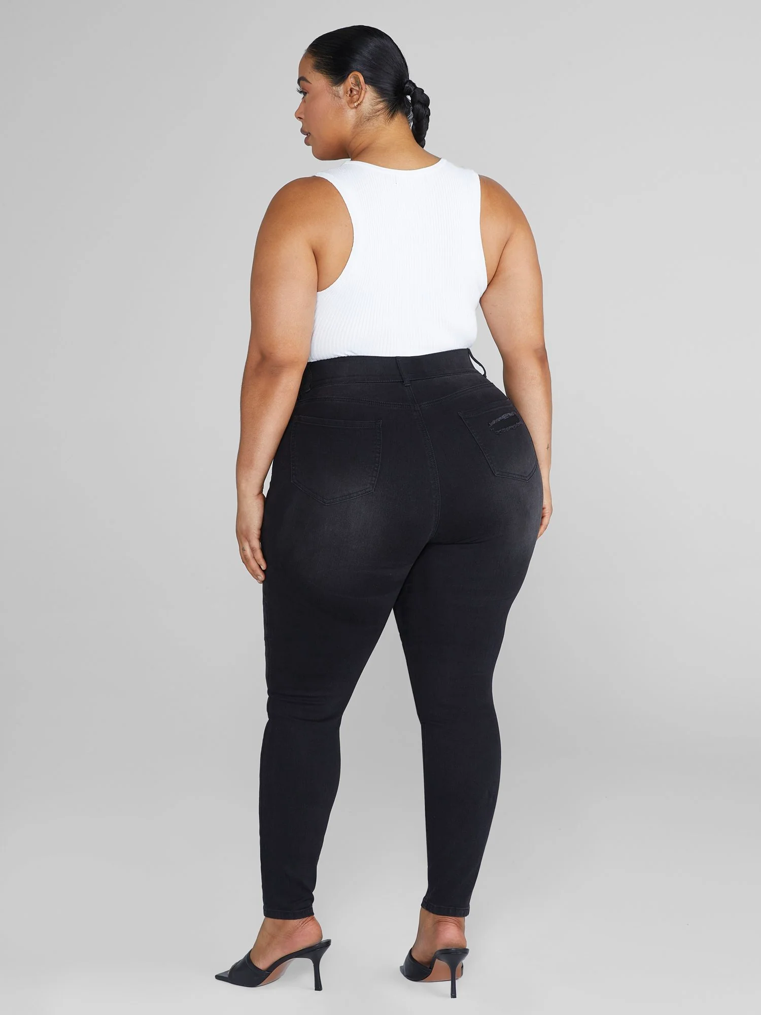 High Rise Curvy Fit Skinny Jeans in Black - Image 4