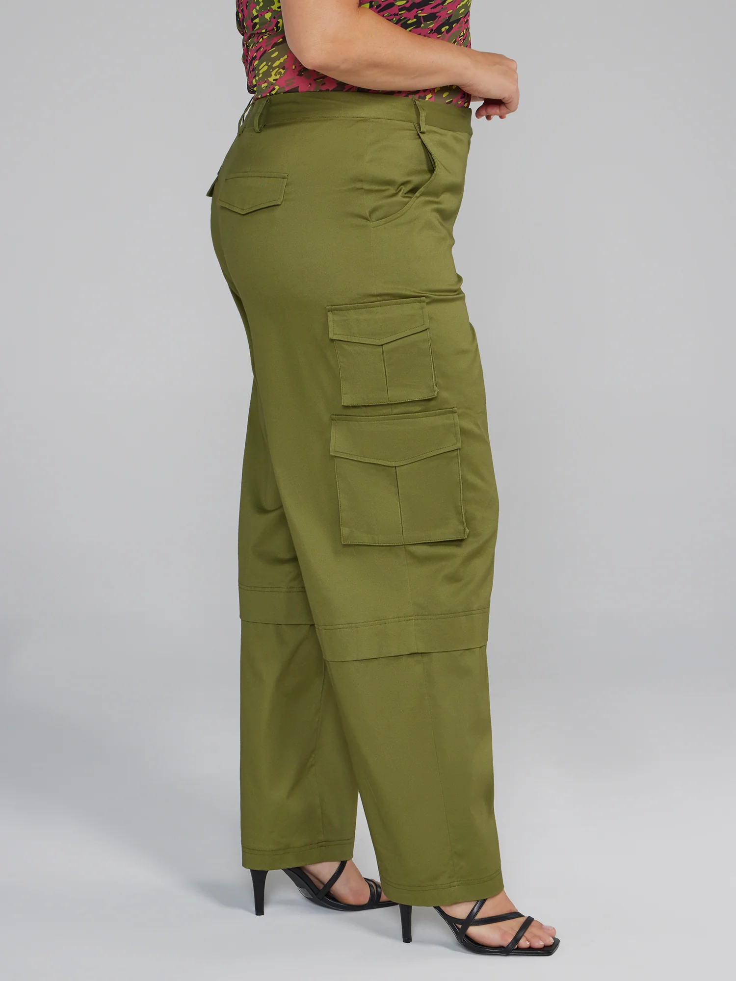 High Rise Straight Leg Cargo Pants - Image 4