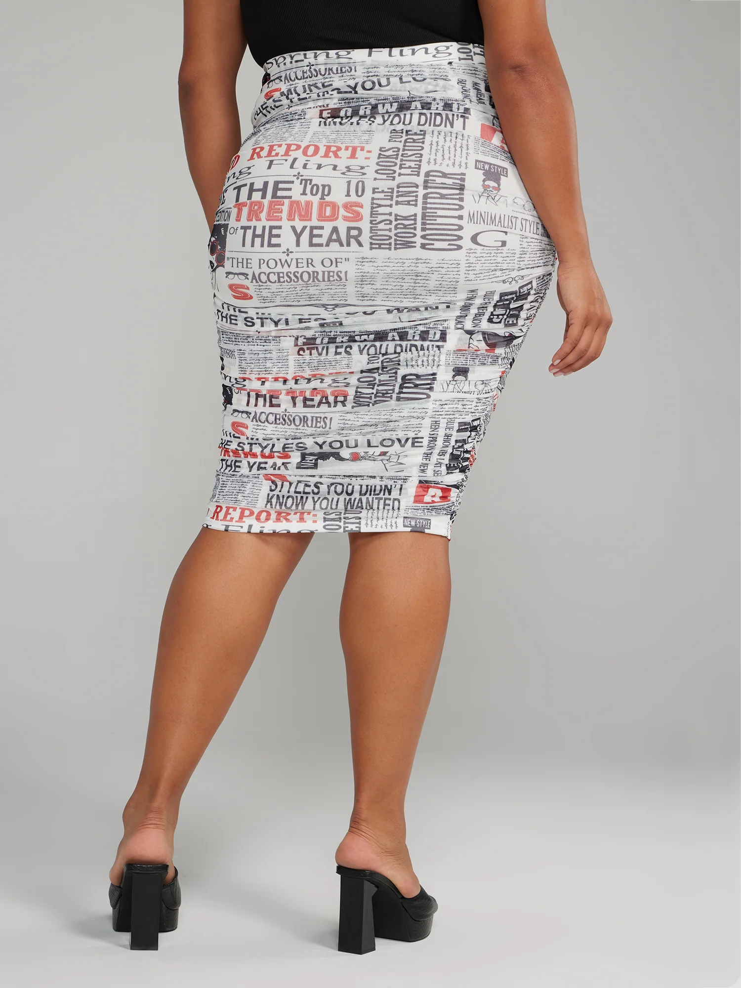 Newspaper Print Ruched Pencil Skirt - Image 3