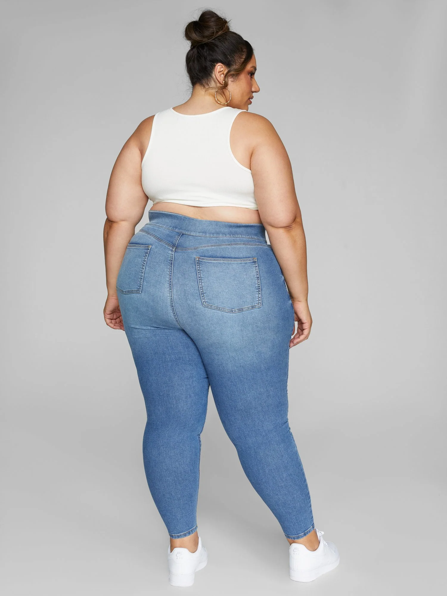 The Limitless Jegging in Med Blue Wash - Short Inseam - Image 4