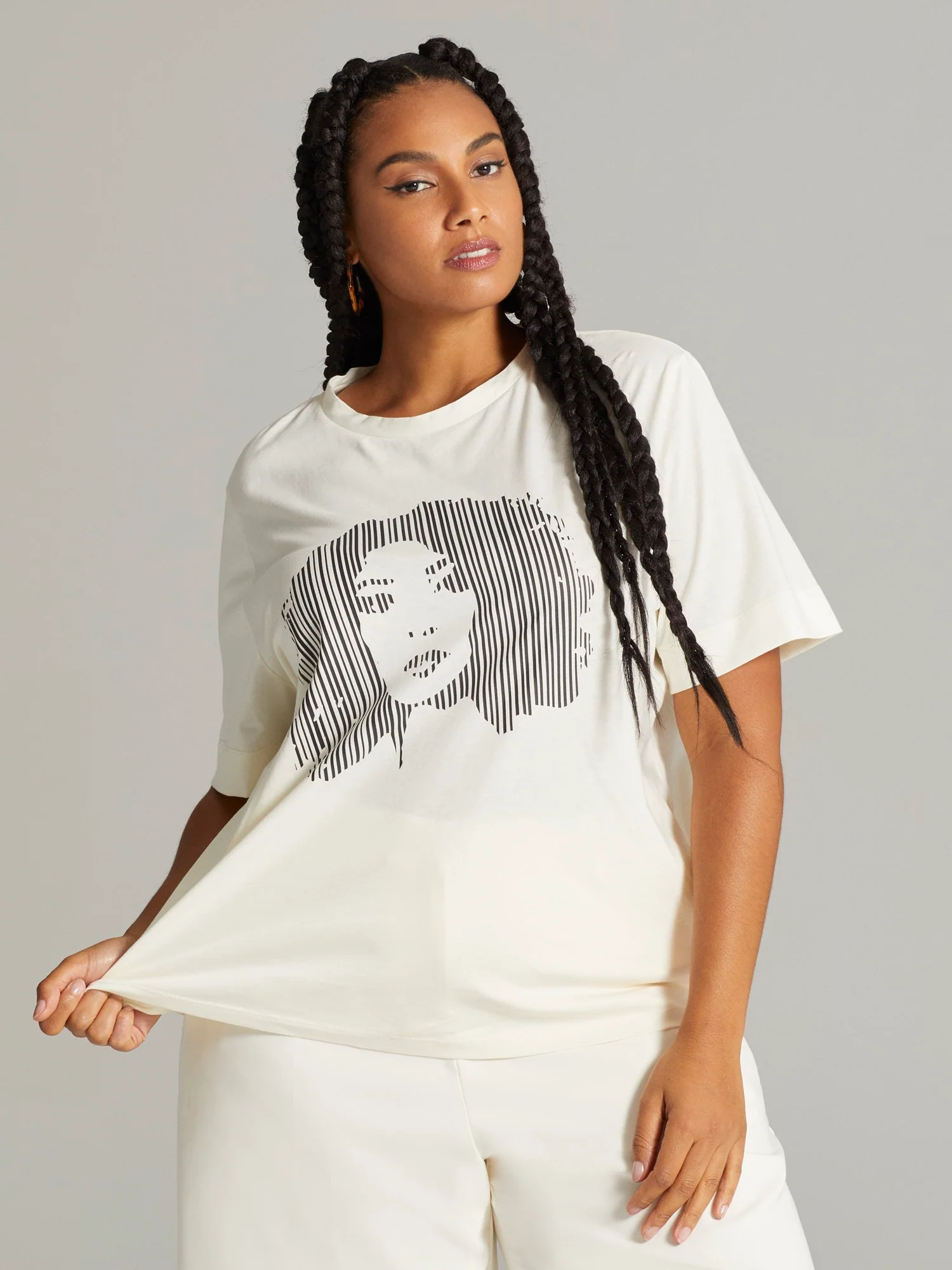 Vittoria Portrait Graphic Tee - Image 2