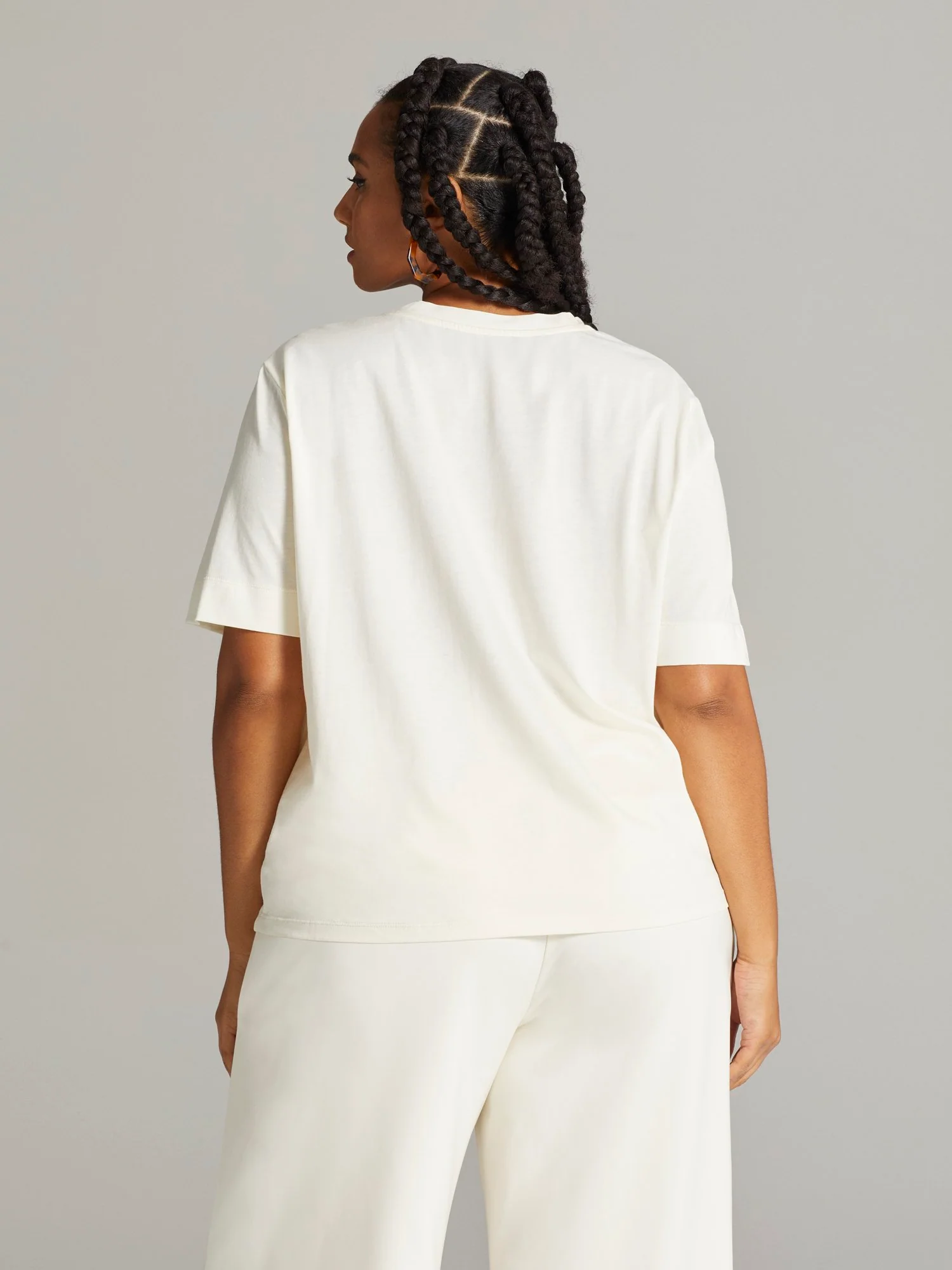 Vittoria Portrait Graphic Tee - Image 4